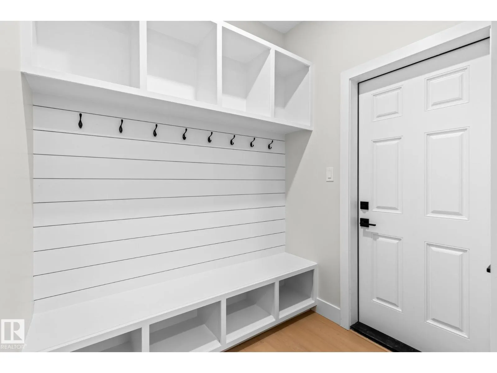 8512 181 AV NW