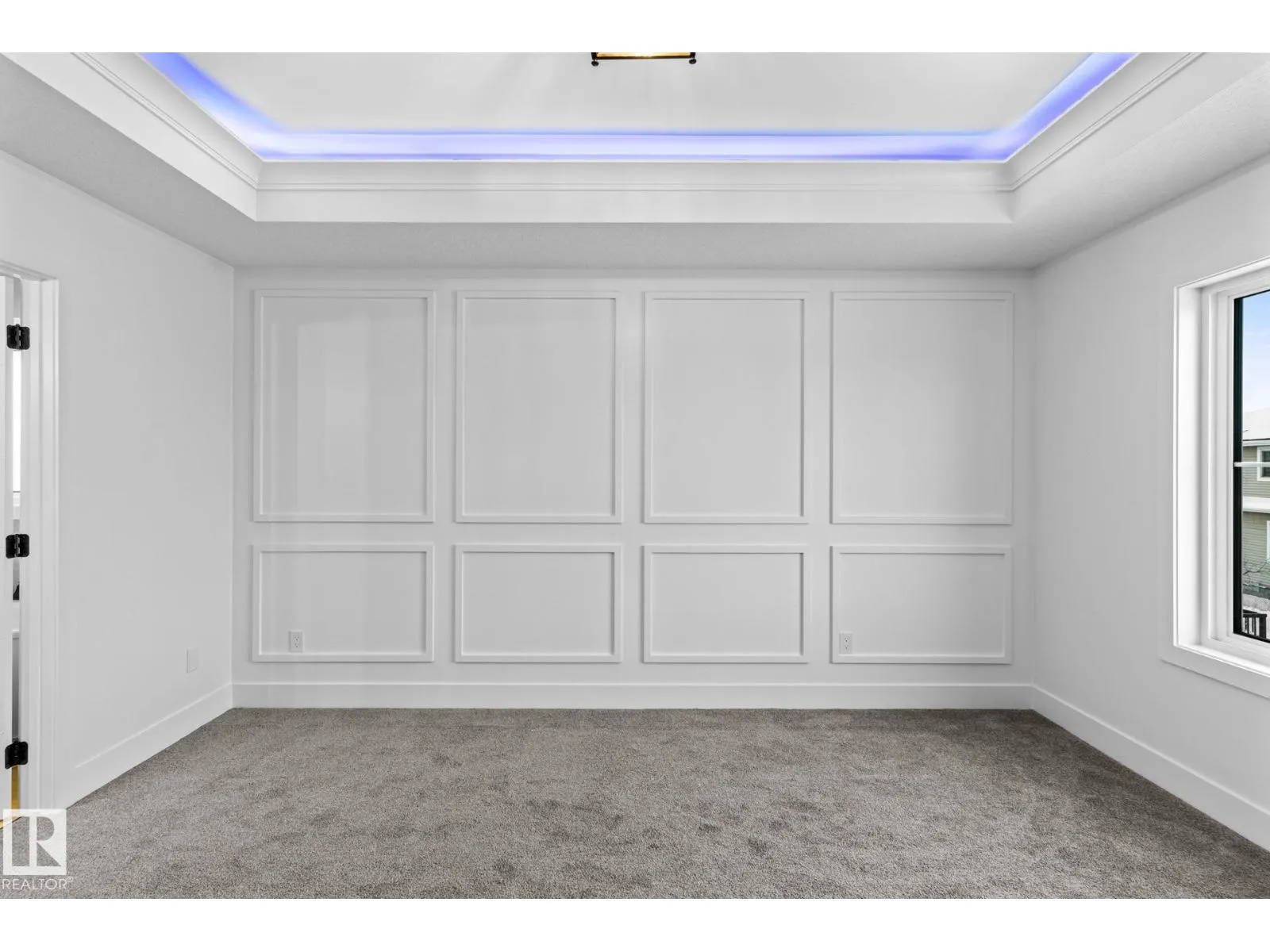 8512 181 AV NW