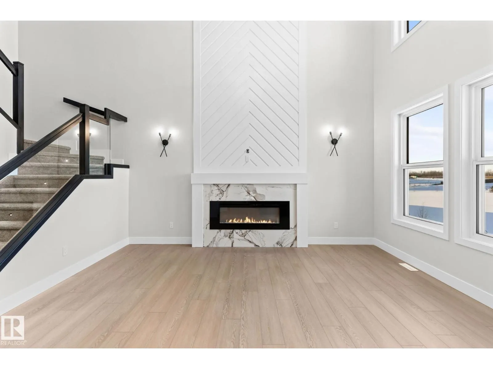 8512 181 AV NW