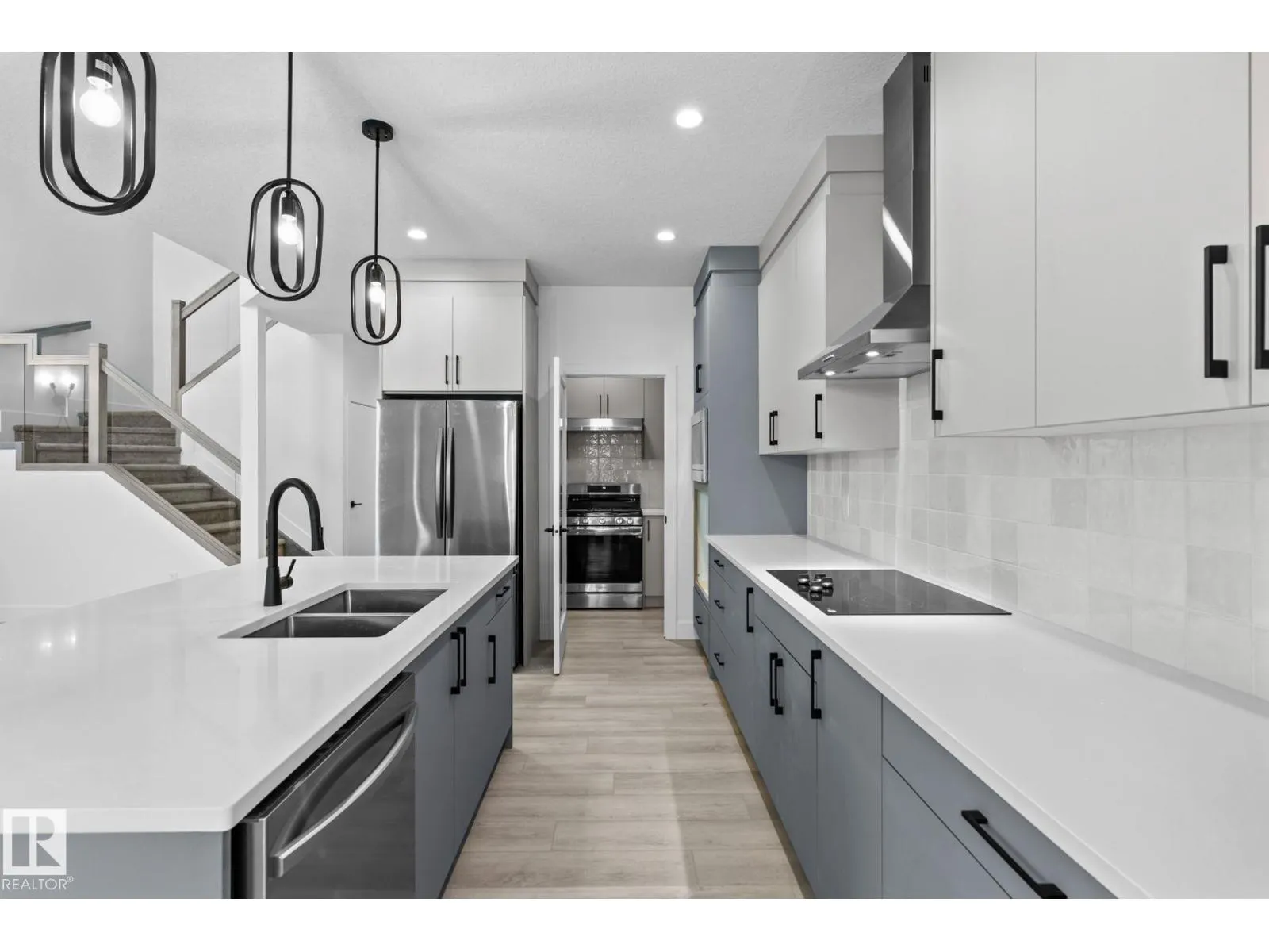 8512 181 AV NW