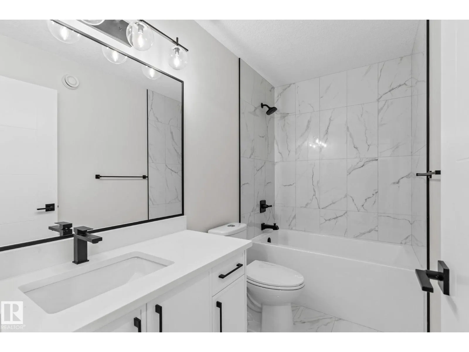 8512 181 AV NW