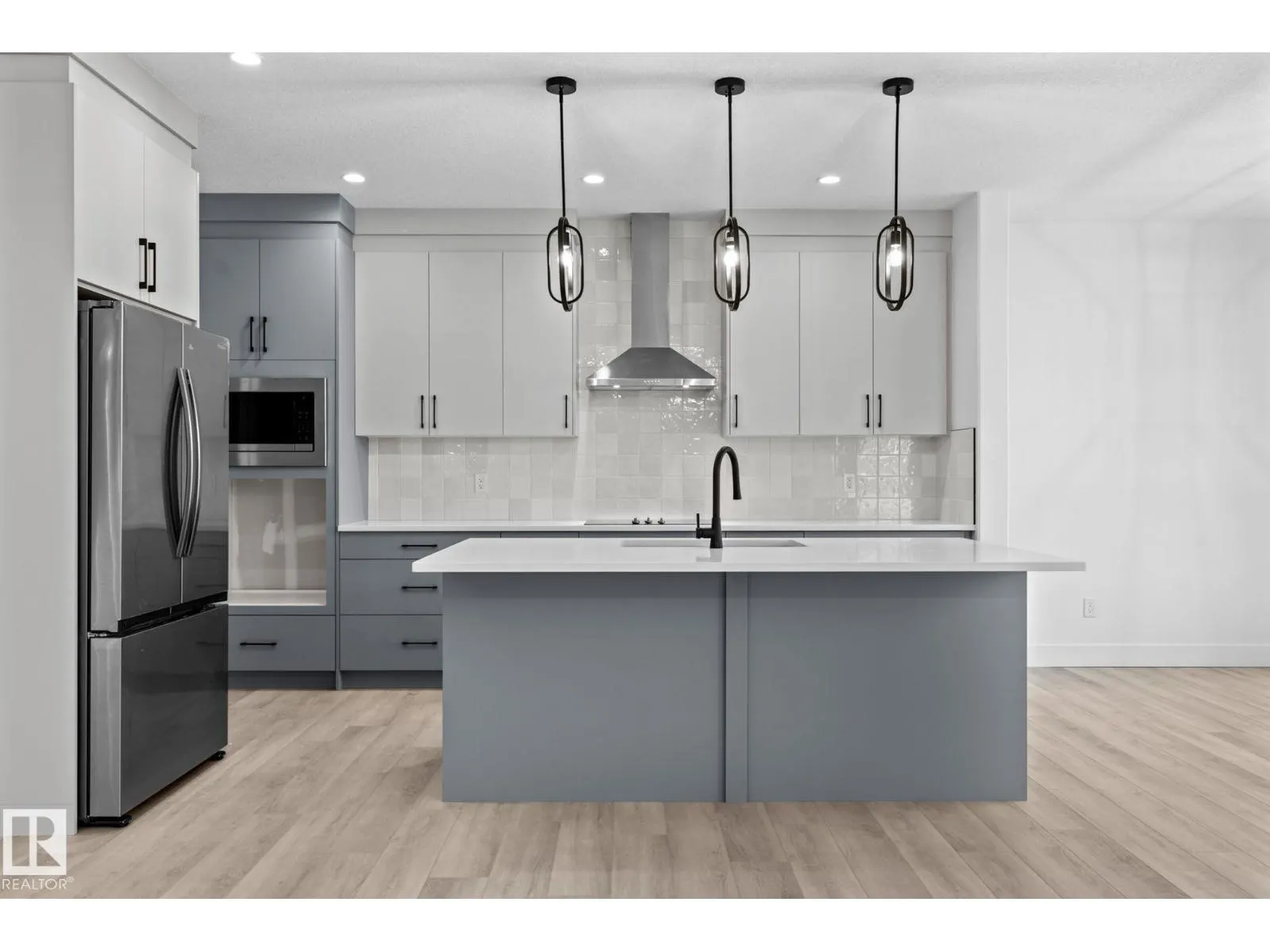 8512 181 AV NW