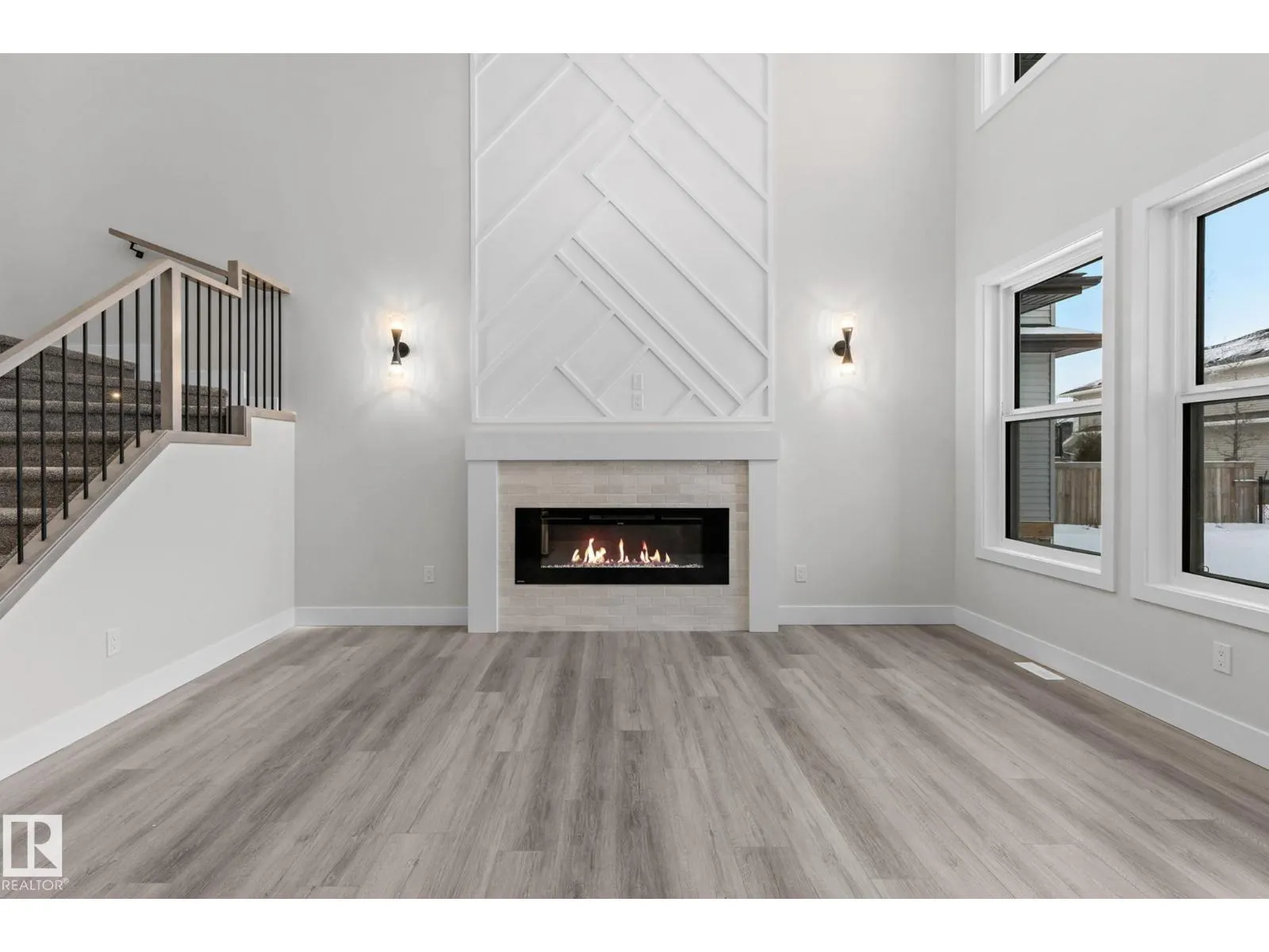8512 181 AV NW