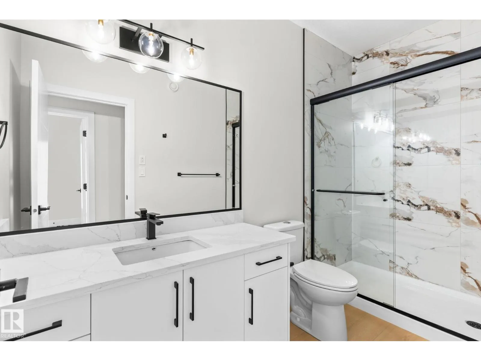 8512 181 AV NW