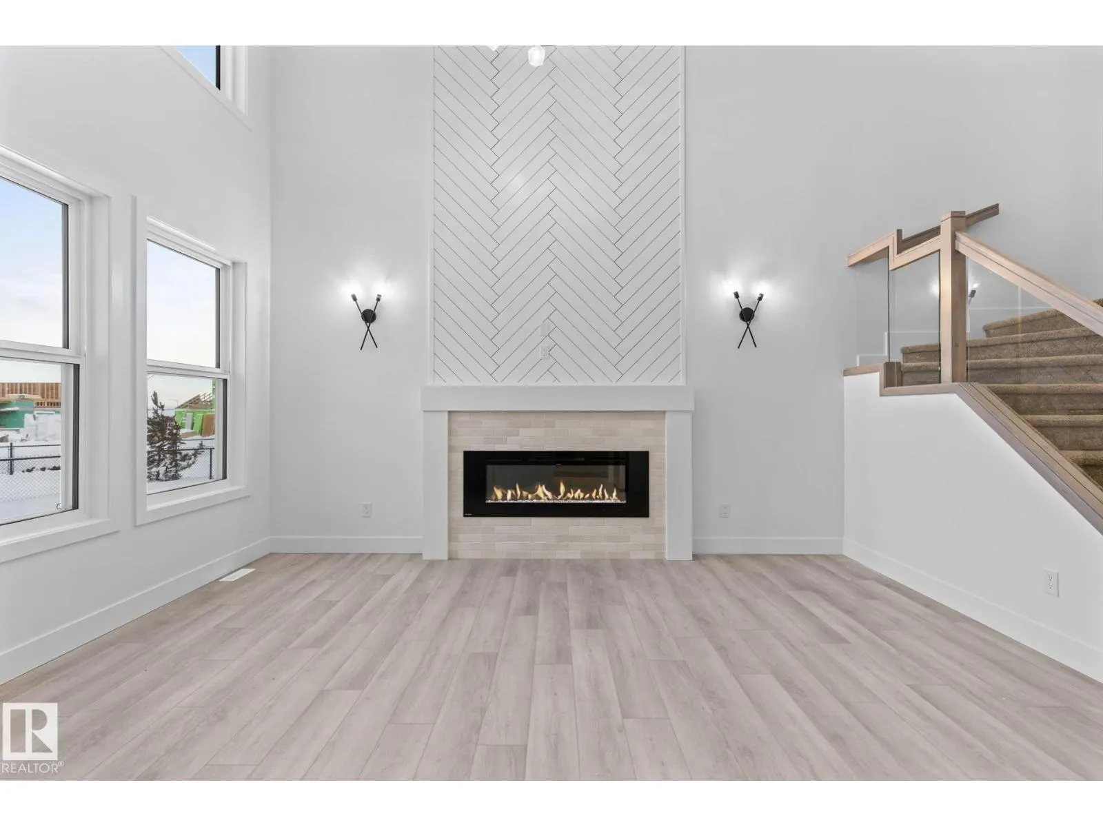 8512 181 AV NW