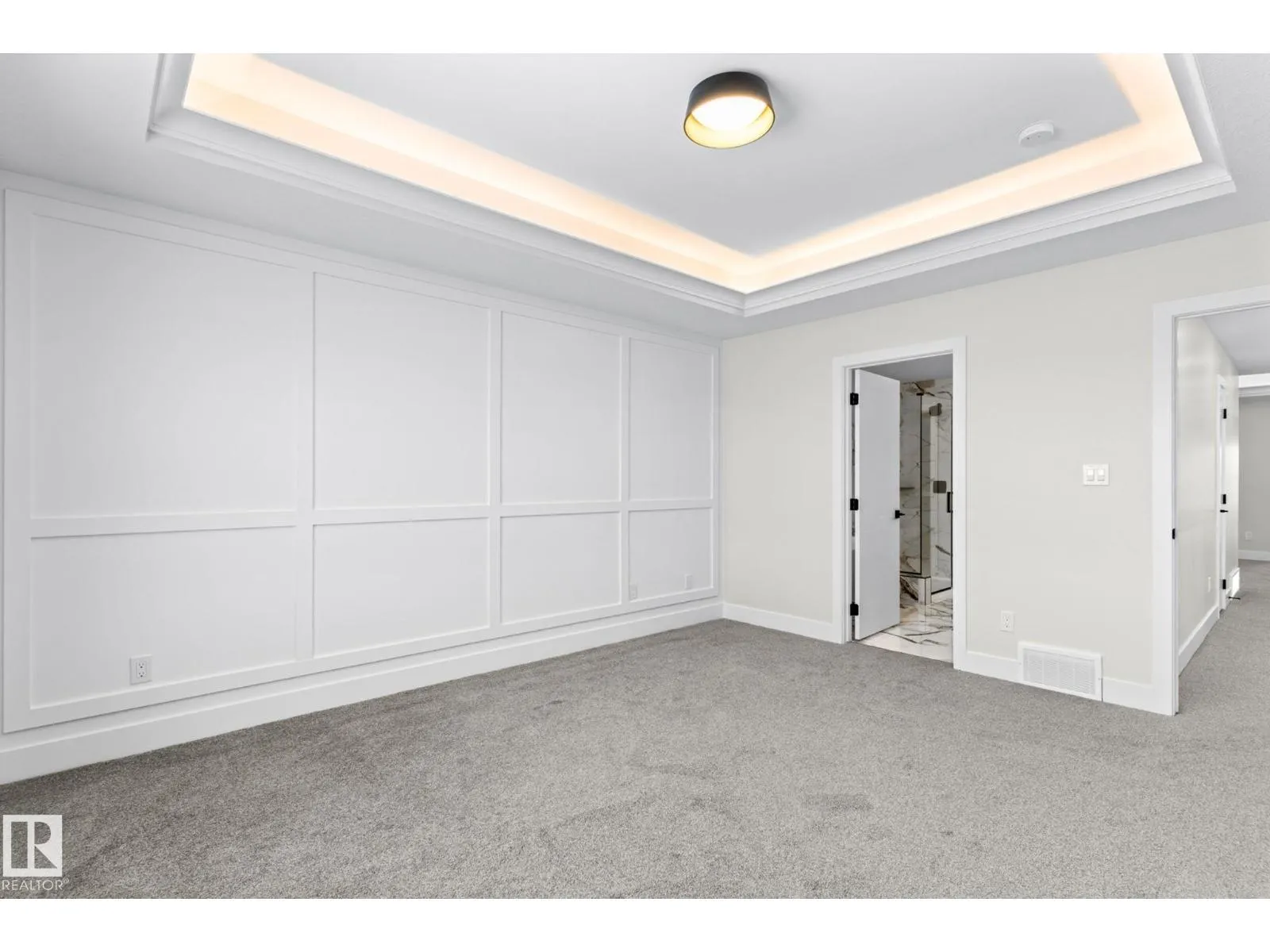 8512 181 AV NW