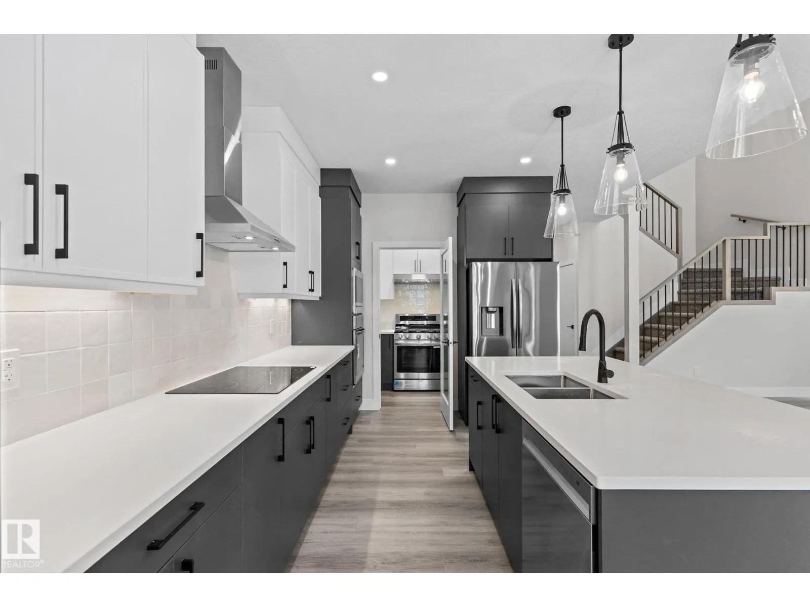 8512 181 AV NW