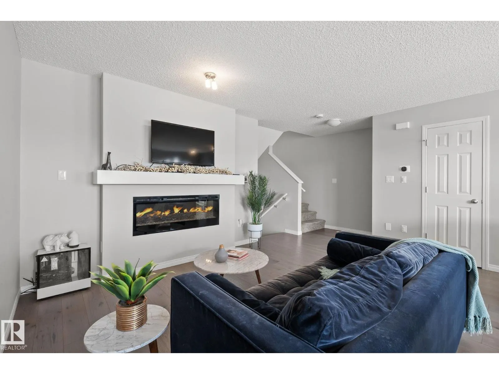 8511 24 Ave SW