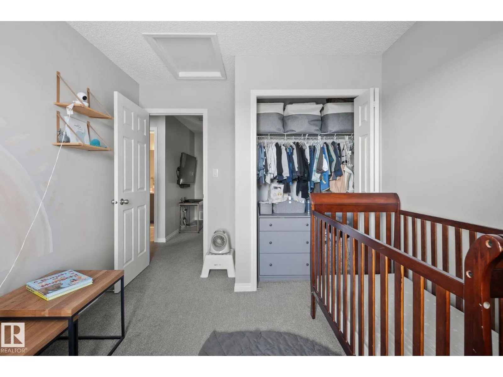 8511 24 Ave SW