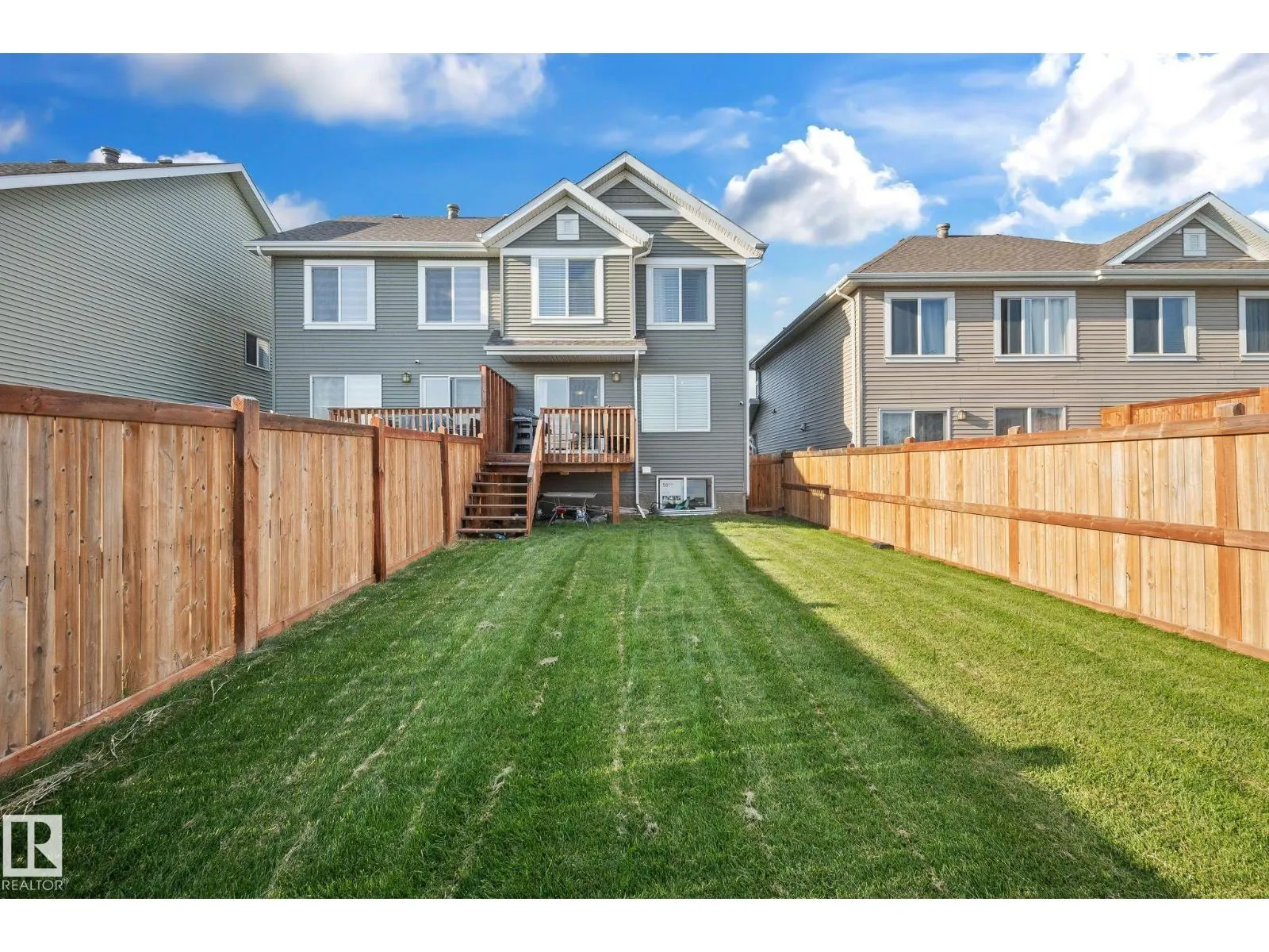8511 24 Ave SW
