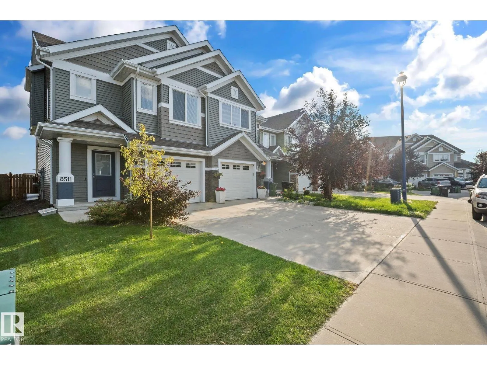 8511 24 Ave SW