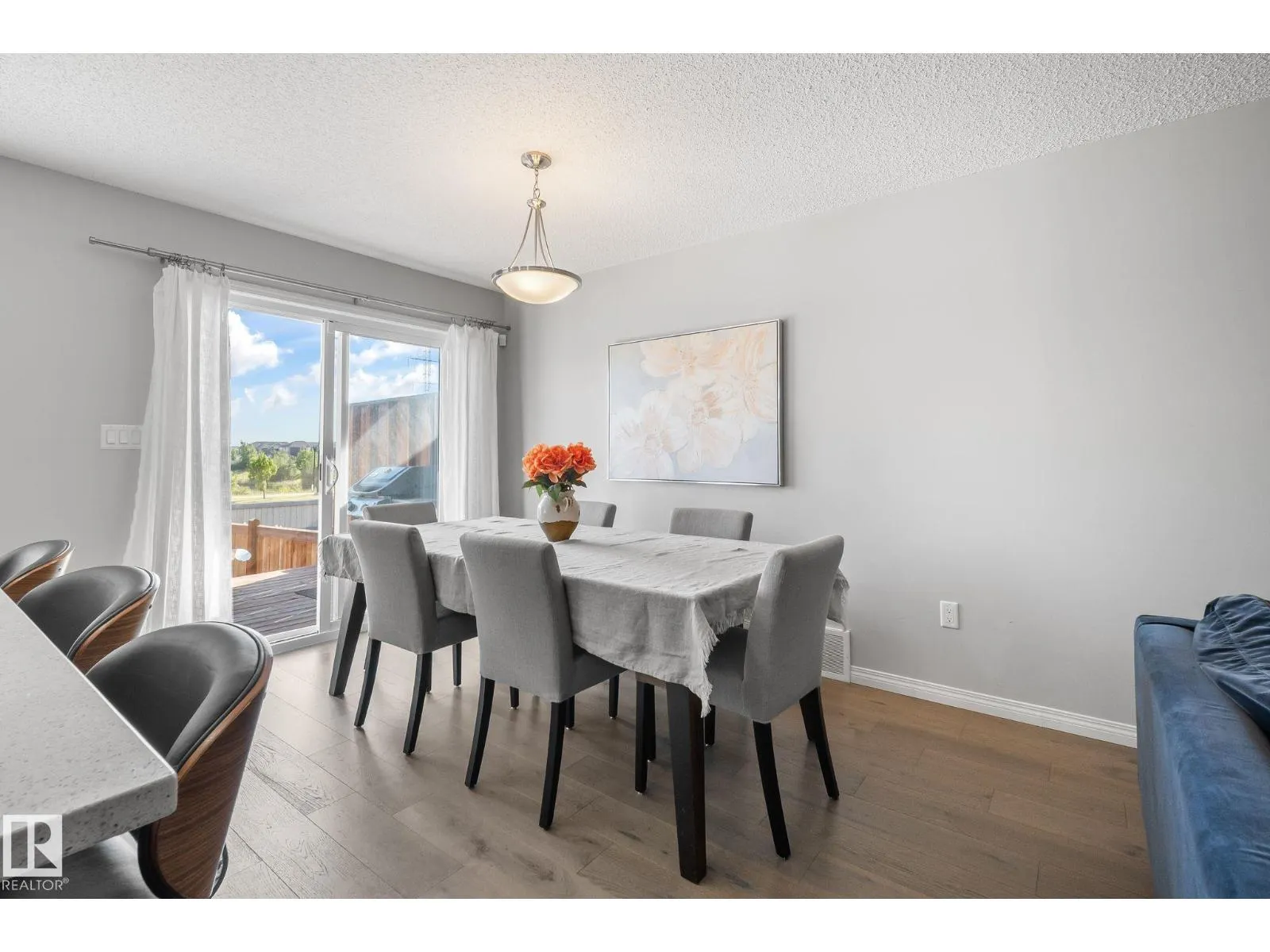 8511 24 Ave SW