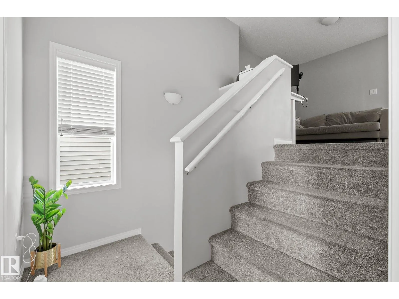 8511 24 Ave SW