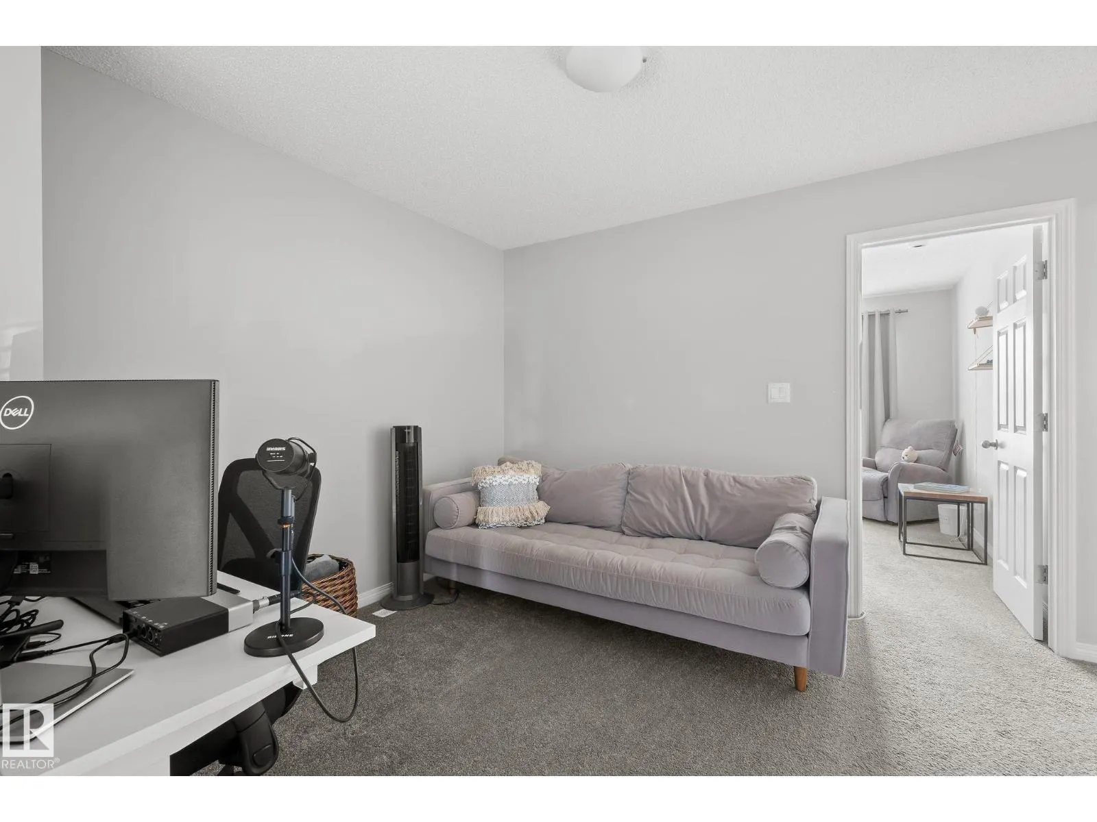 8511 24 Ave SW