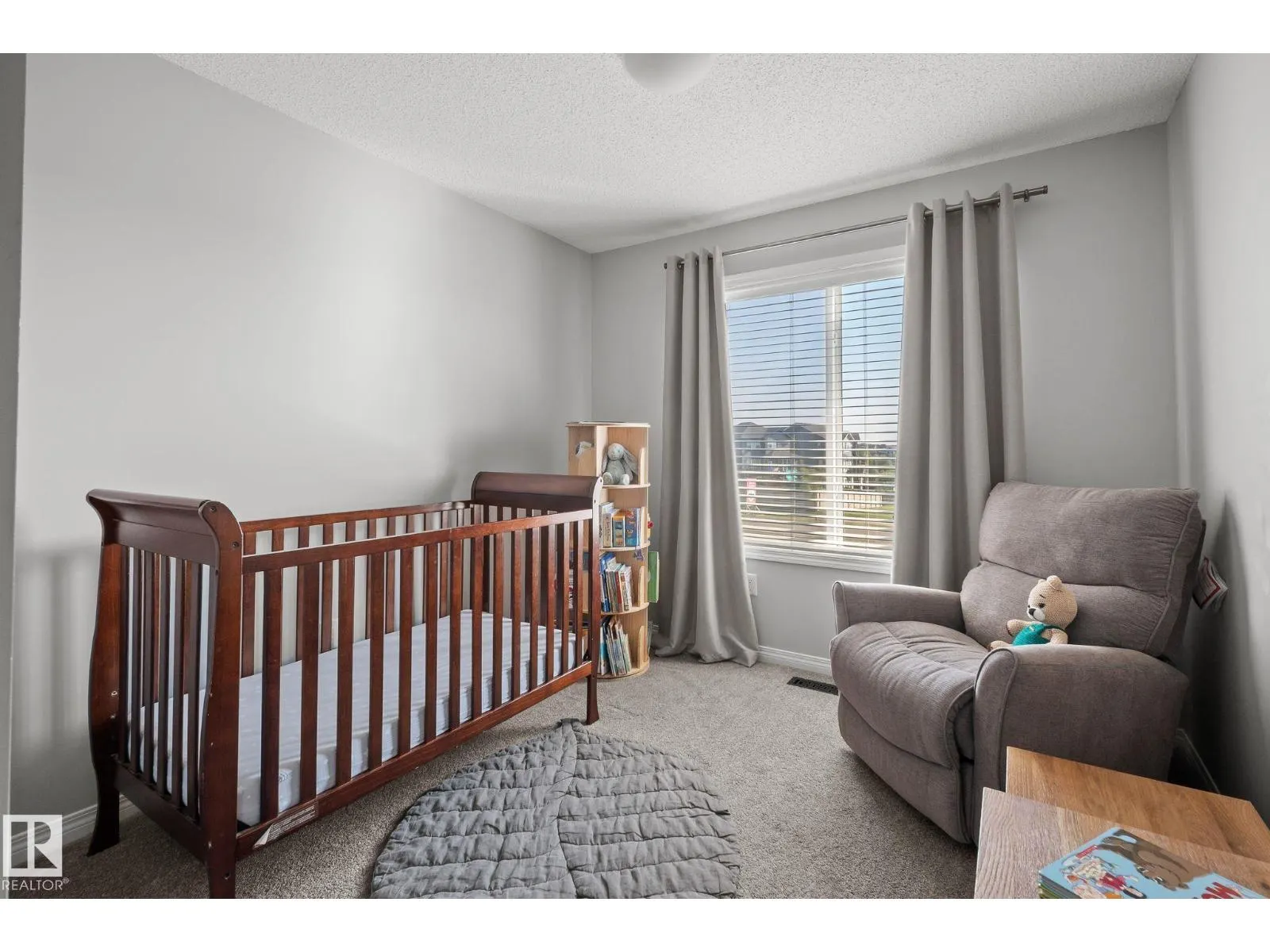 8511 24 Ave SW