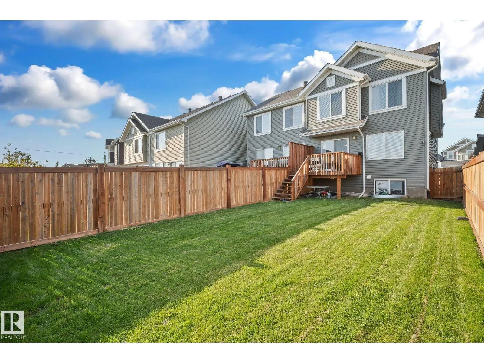 8511 24 Ave SW