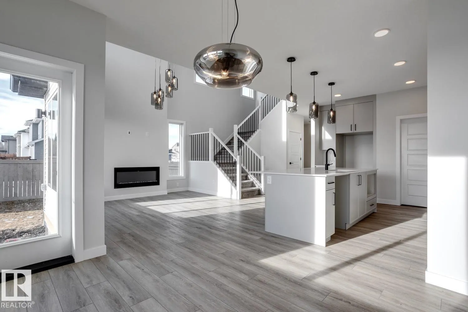 187 CALEDON CR