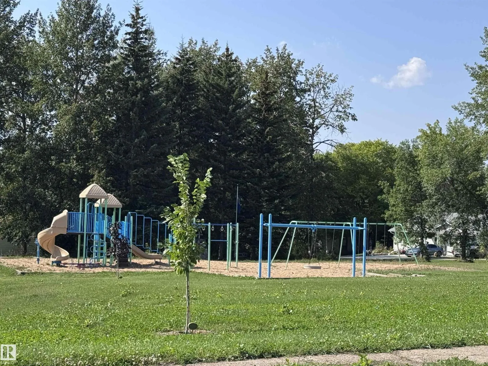 5015 51 AV