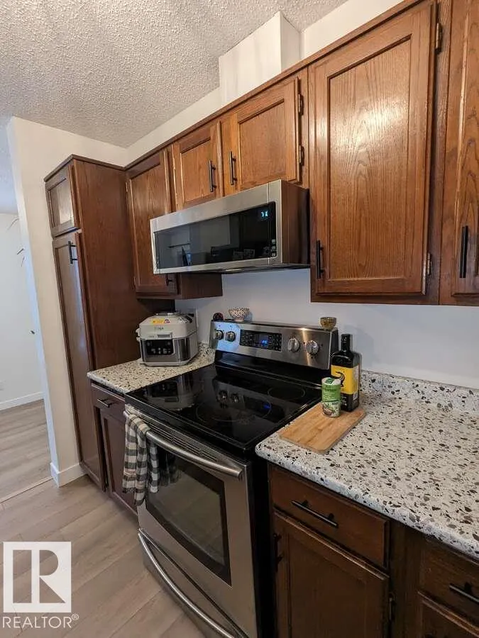 2419 142 AV NW