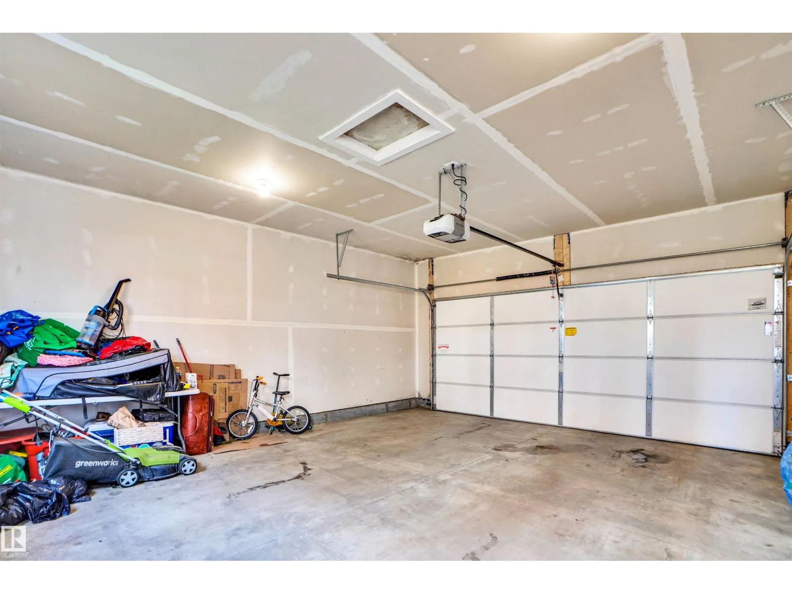 266 CHARLESWORTH DR SW