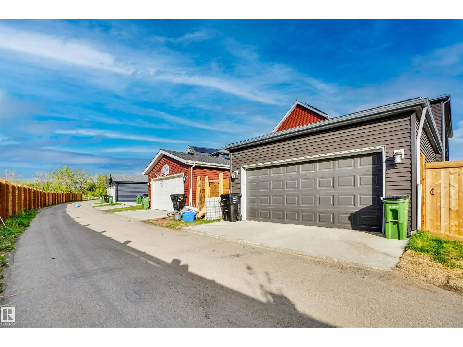 266 CHARLESWORTH DR SW