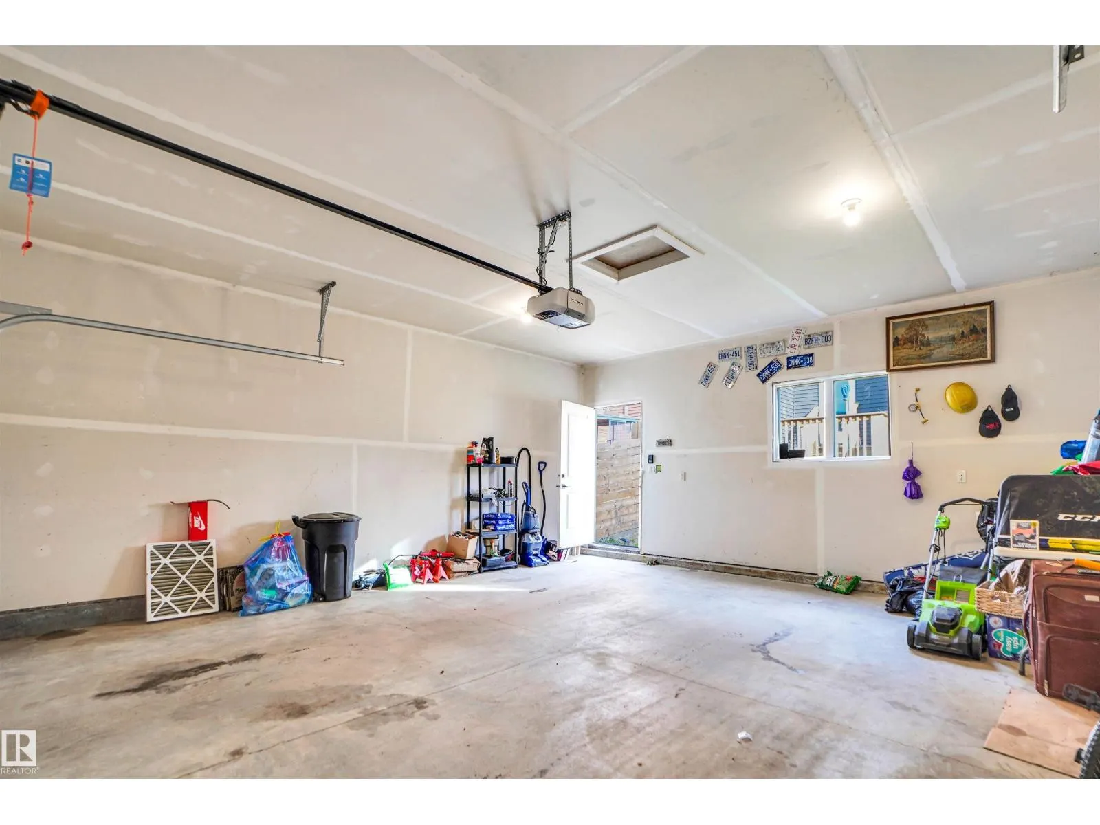 266 CHARLESWORTH DR SW