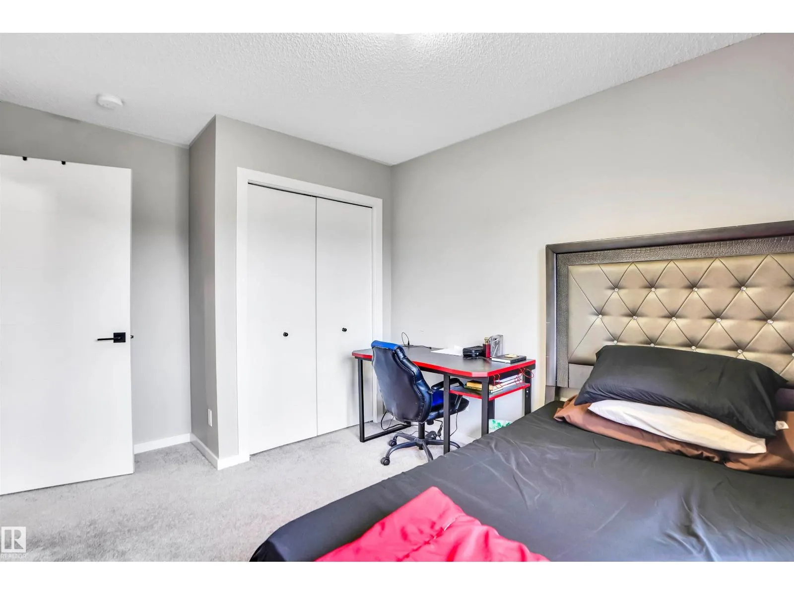 266 CHARLESWORTH DR SW