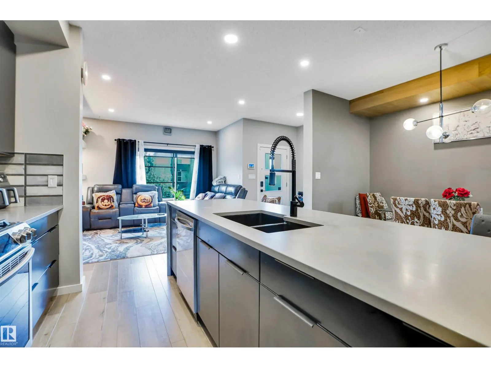266 CHARLESWORTH DR SW
