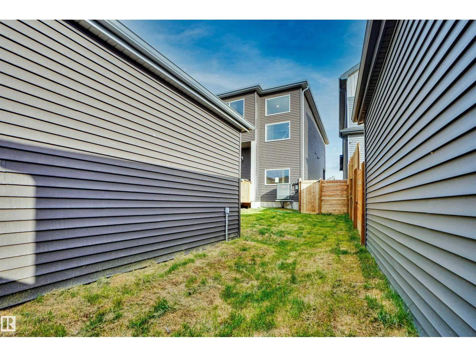 266 CHARLESWORTH DR SW