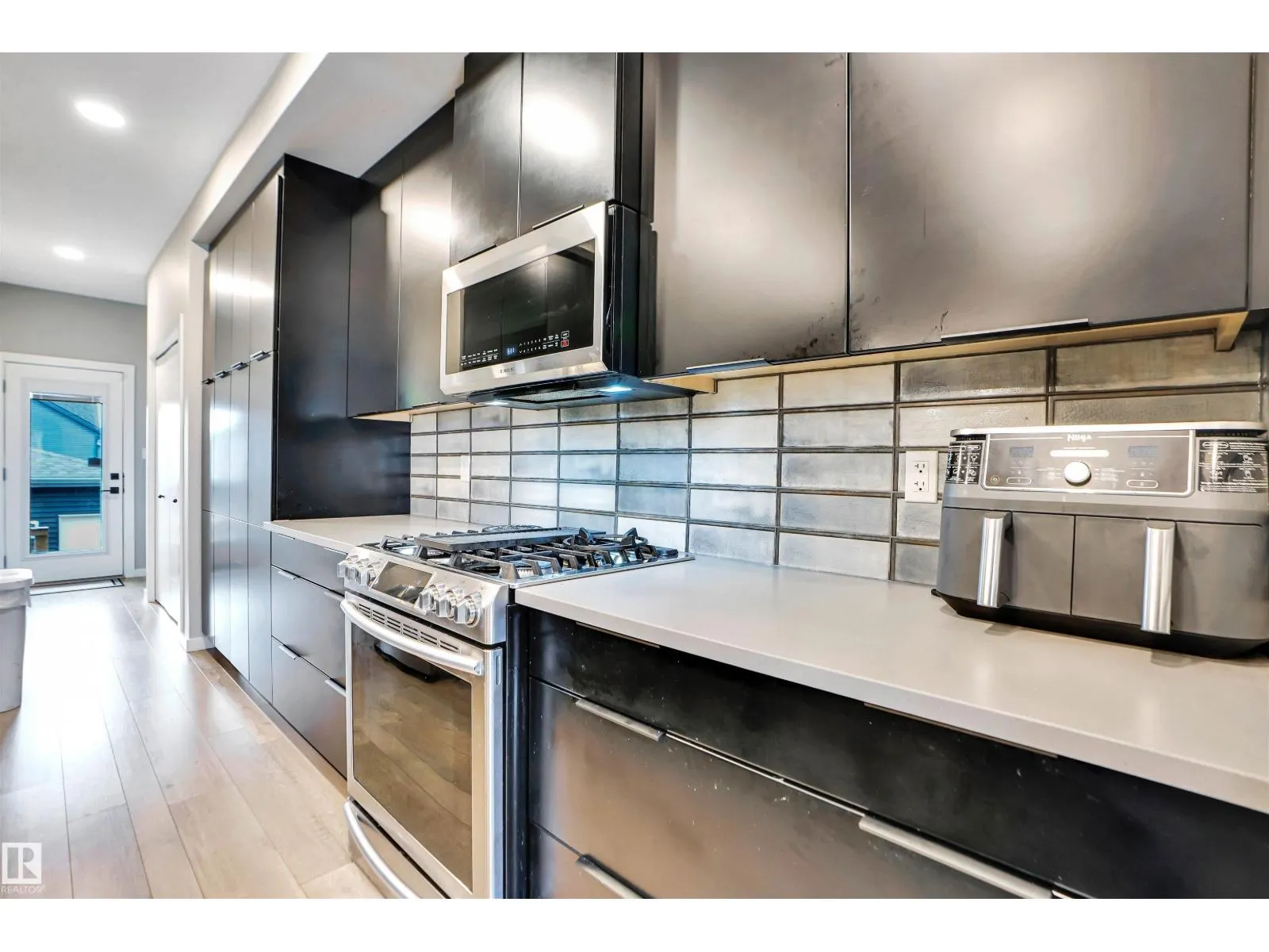 266 CHARLESWORTH DR SW