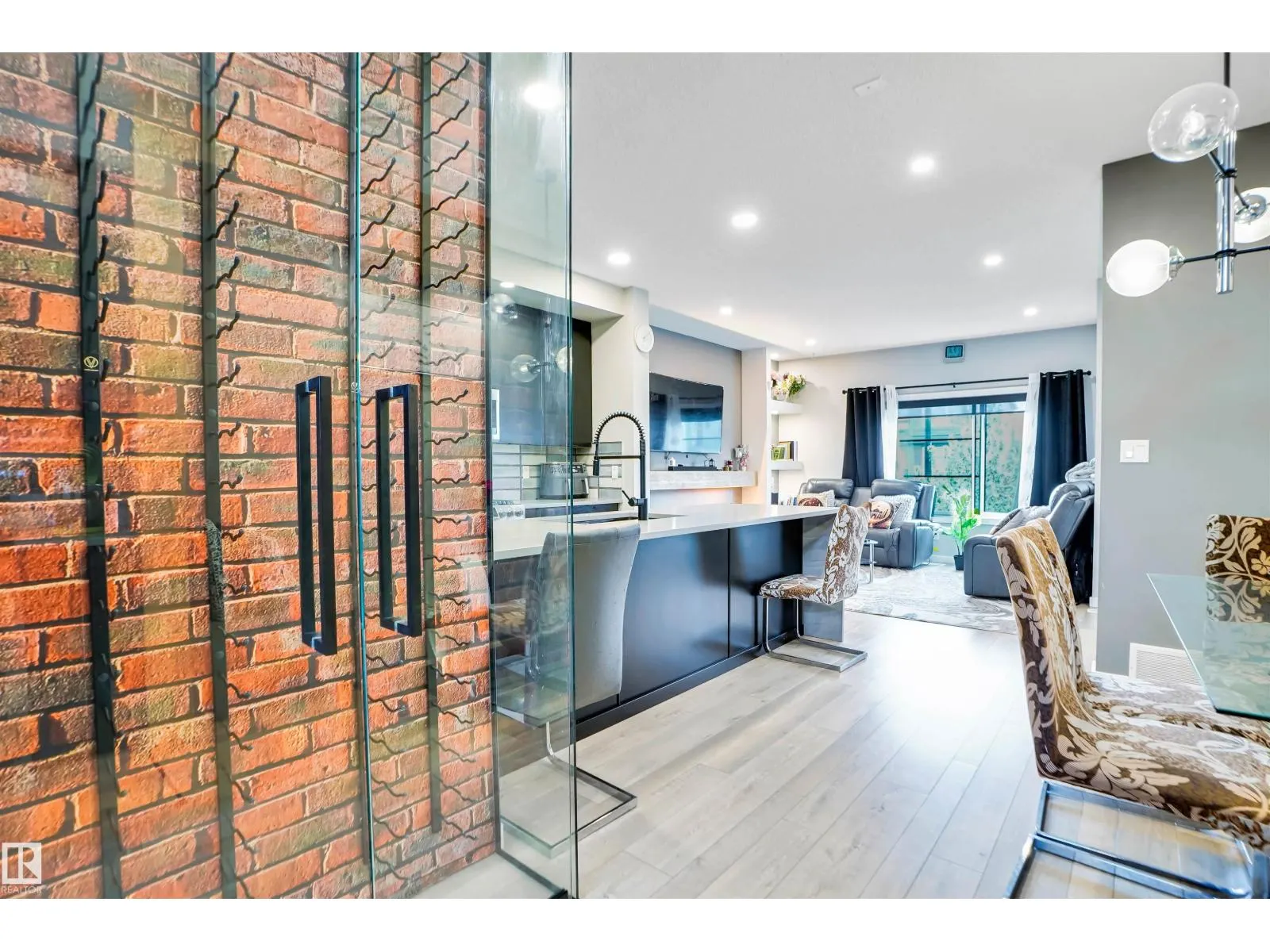 266 CHARLESWORTH DR SW