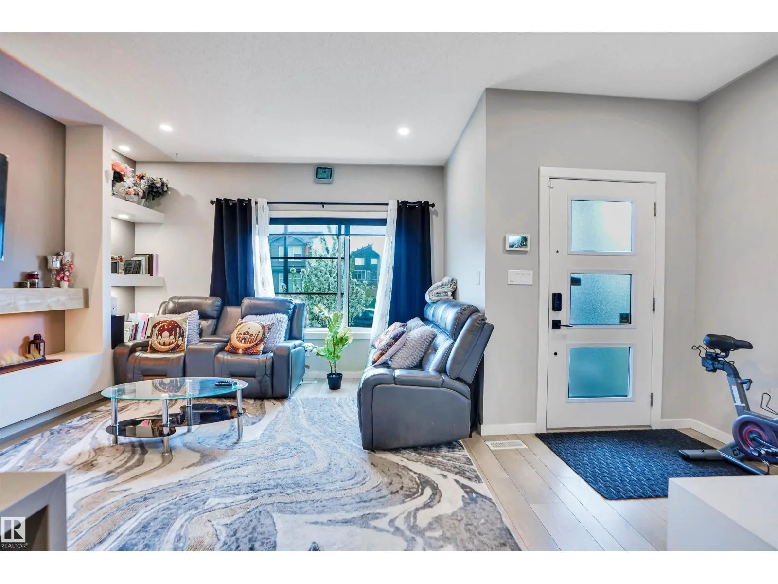 266 CHARLESWORTH DR SW