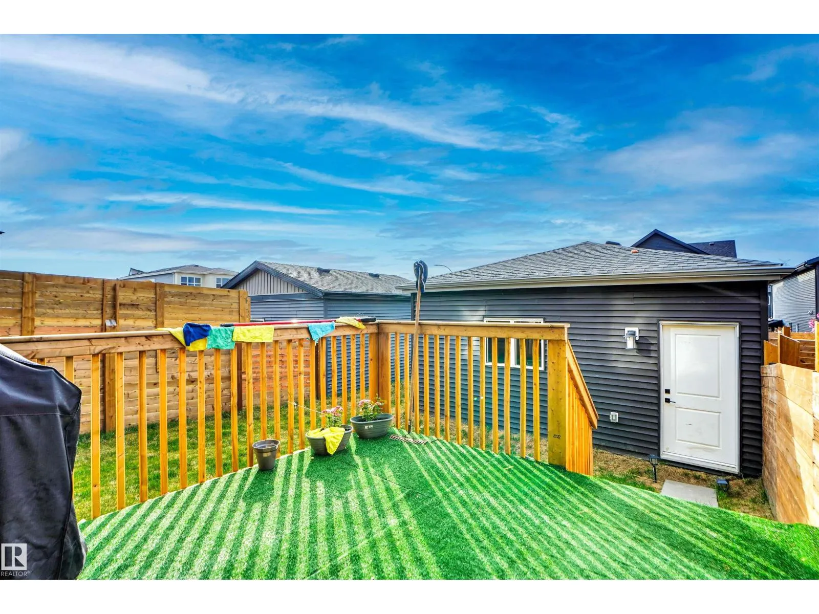 266 CHARLESWORTH DR SW