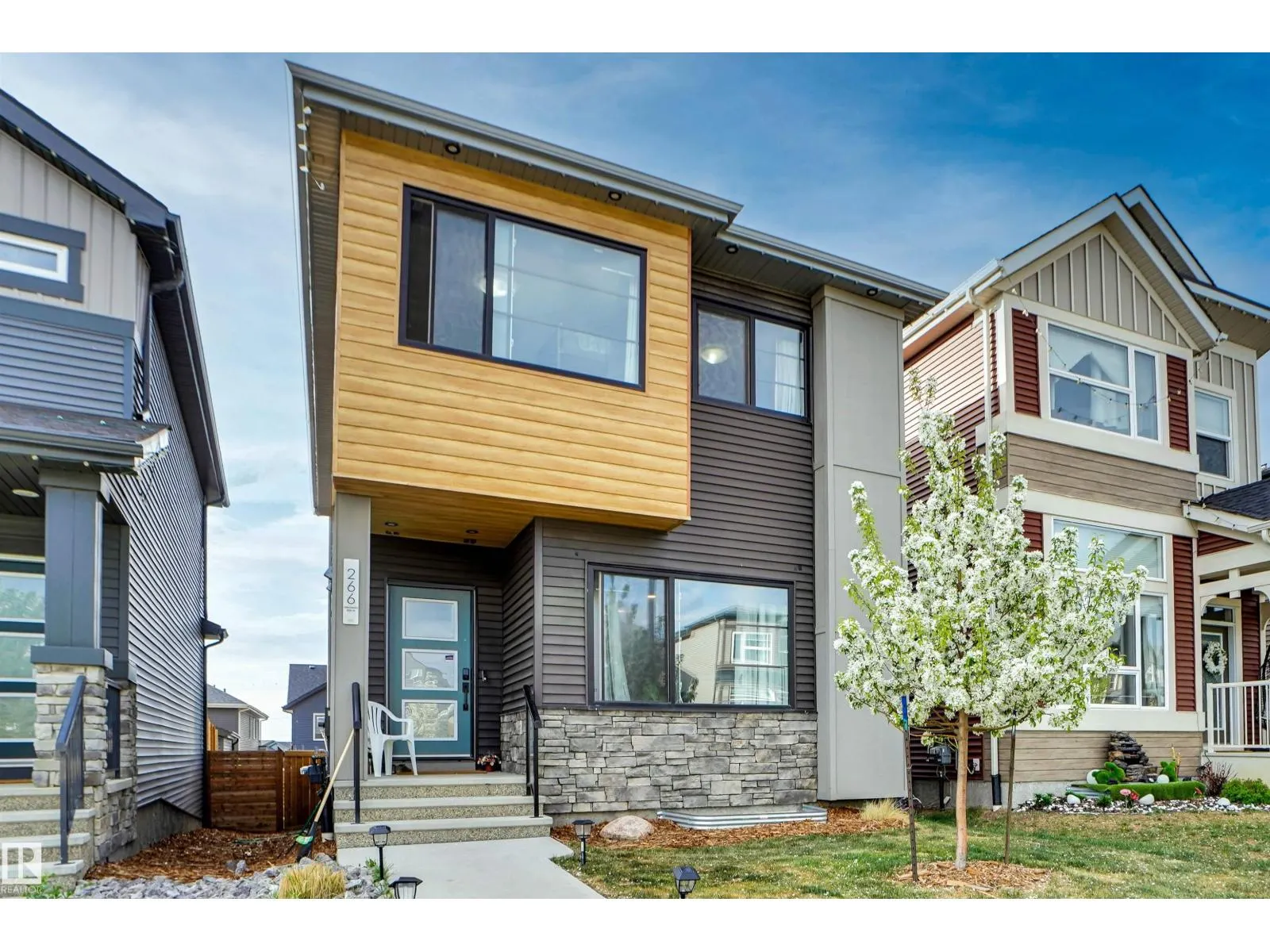 266 CHARLESWORTH DR SW
