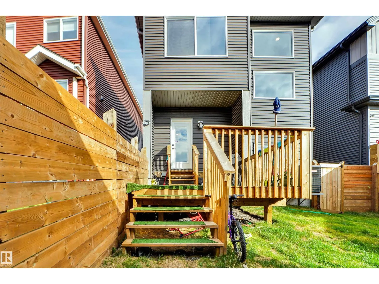 266 CHARLESWORTH DR SW