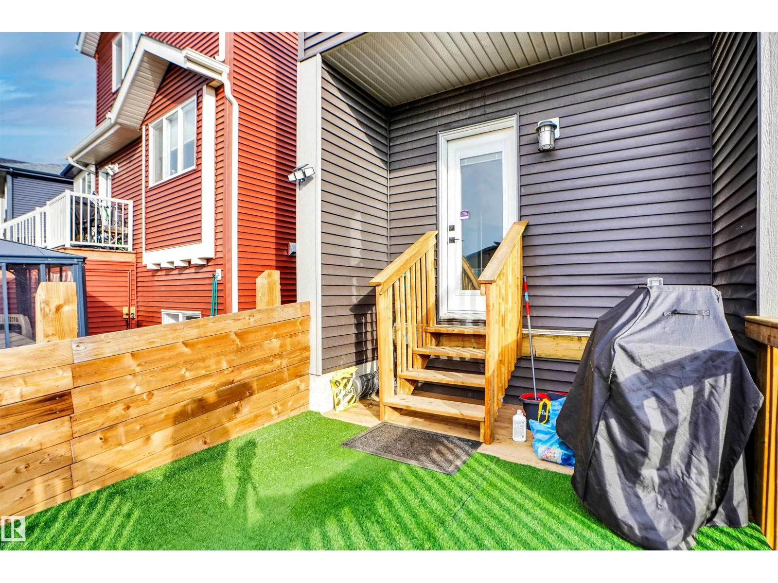 266 CHARLESWORTH DR SW
