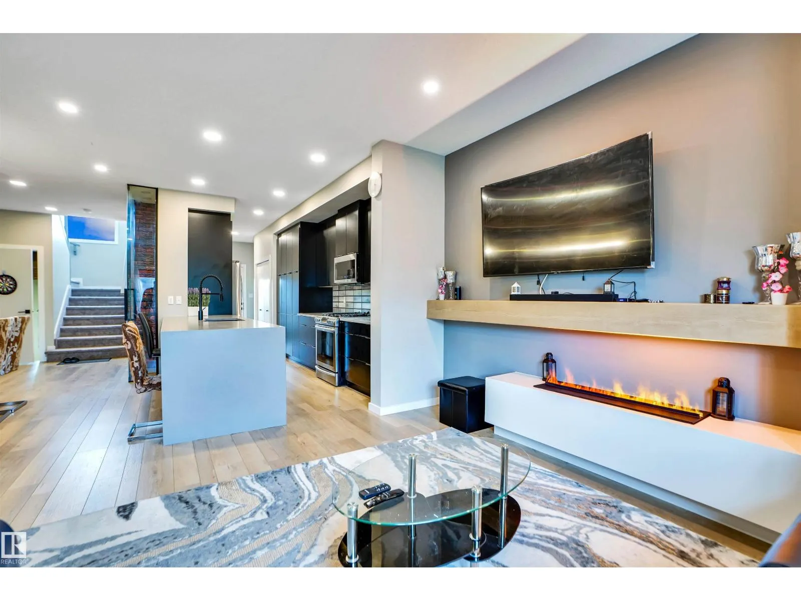 266 CHARLESWORTH DR SW