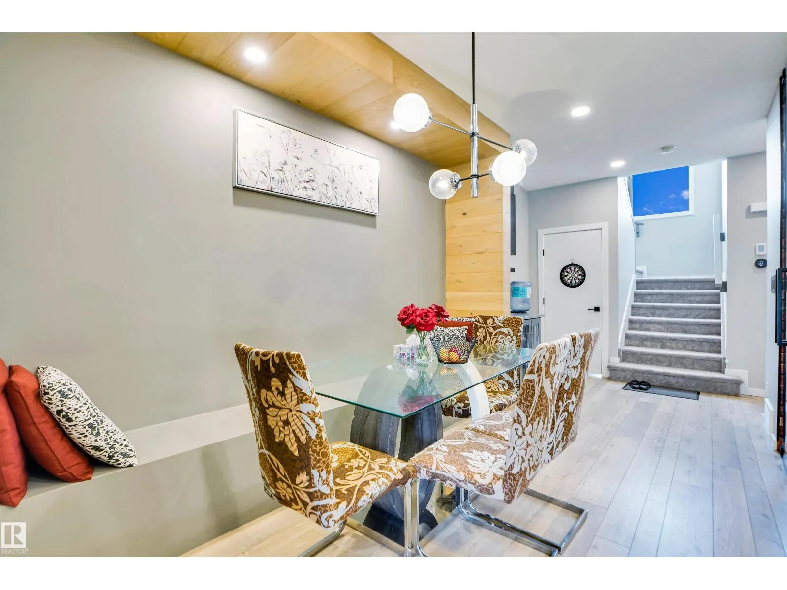 266 CHARLESWORTH DR SW
