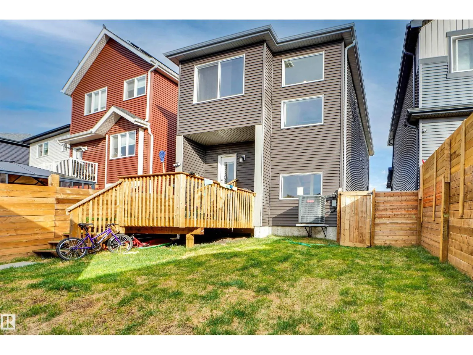 266 CHARLESWORTH DR SW