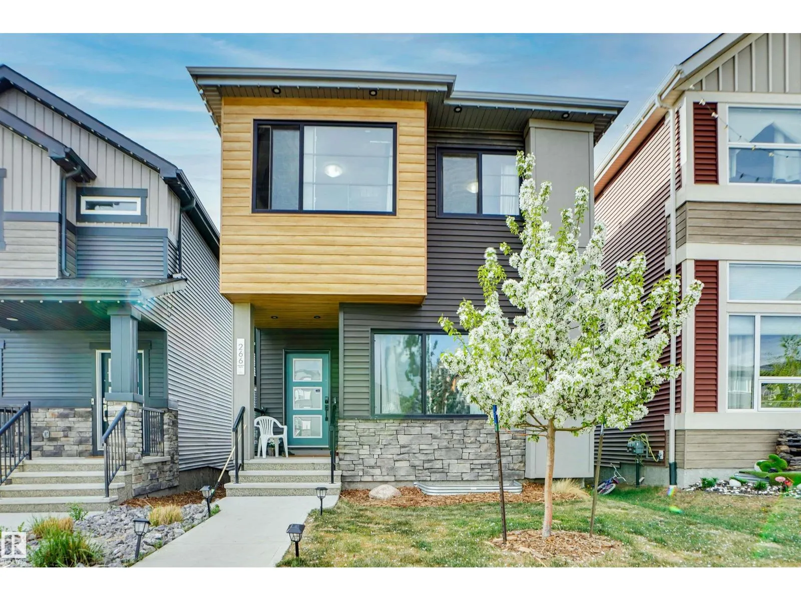 266 CHARLESWORTH DR SW