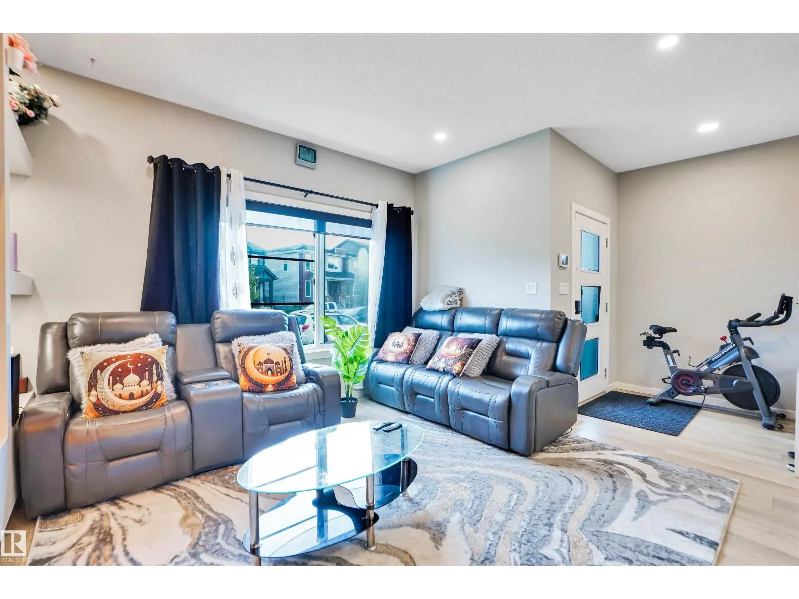 266 CHARLESWORTH DR SW