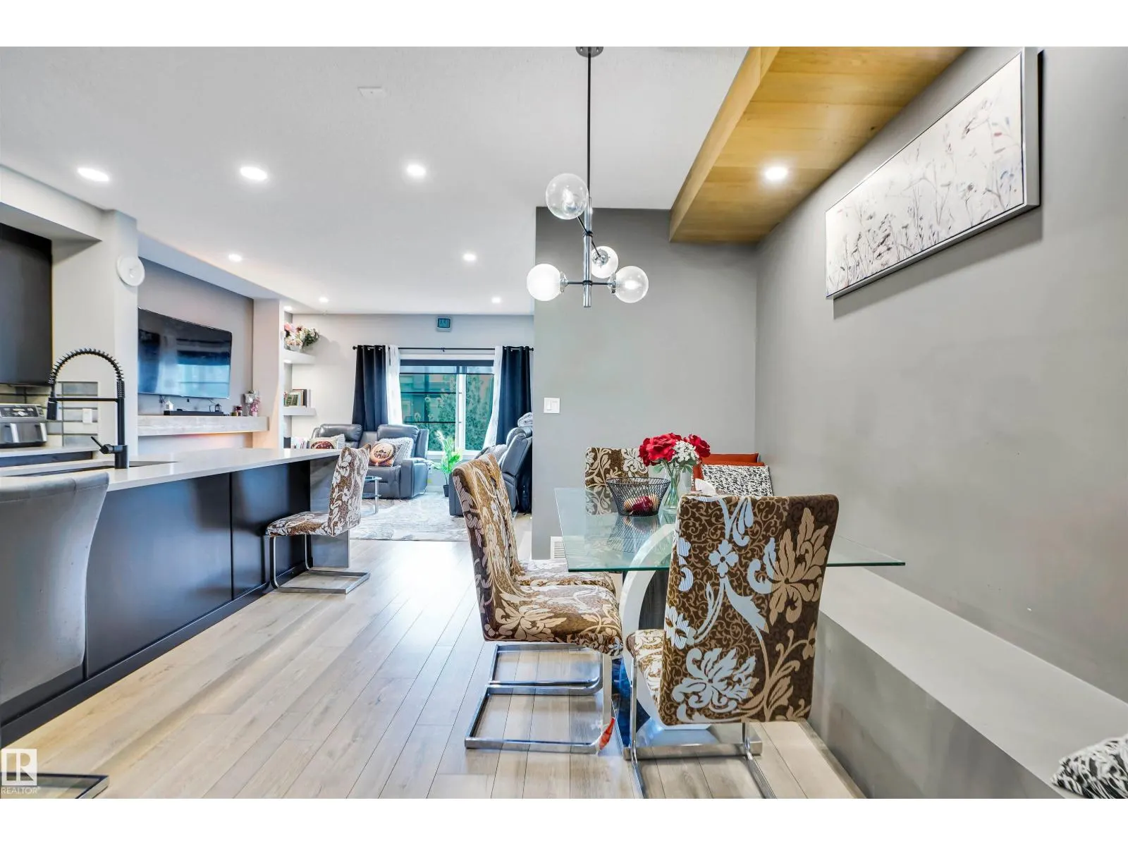 266 CHARLESWORTH DR SW