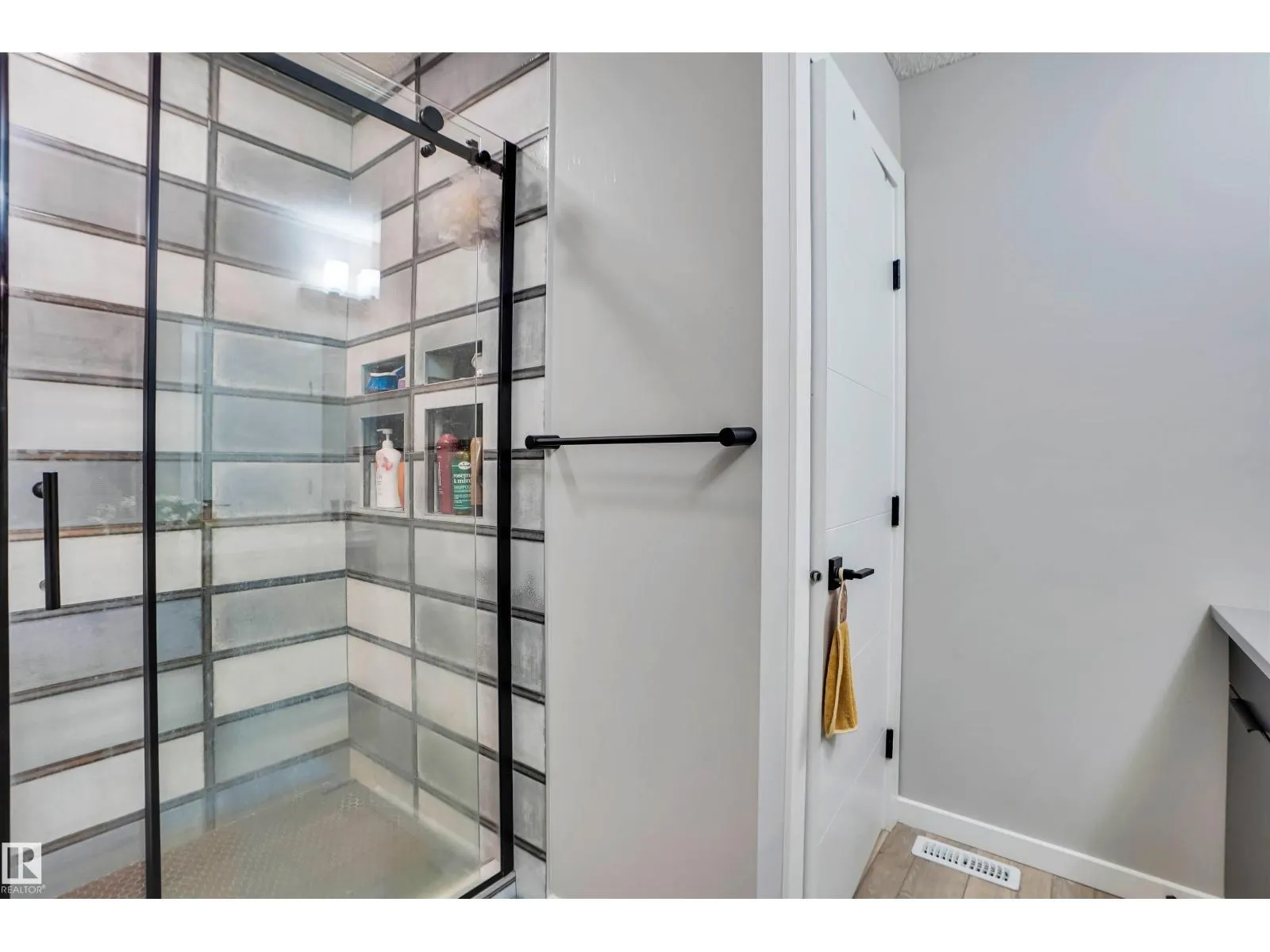 266 CHARLESWORTH DR SW