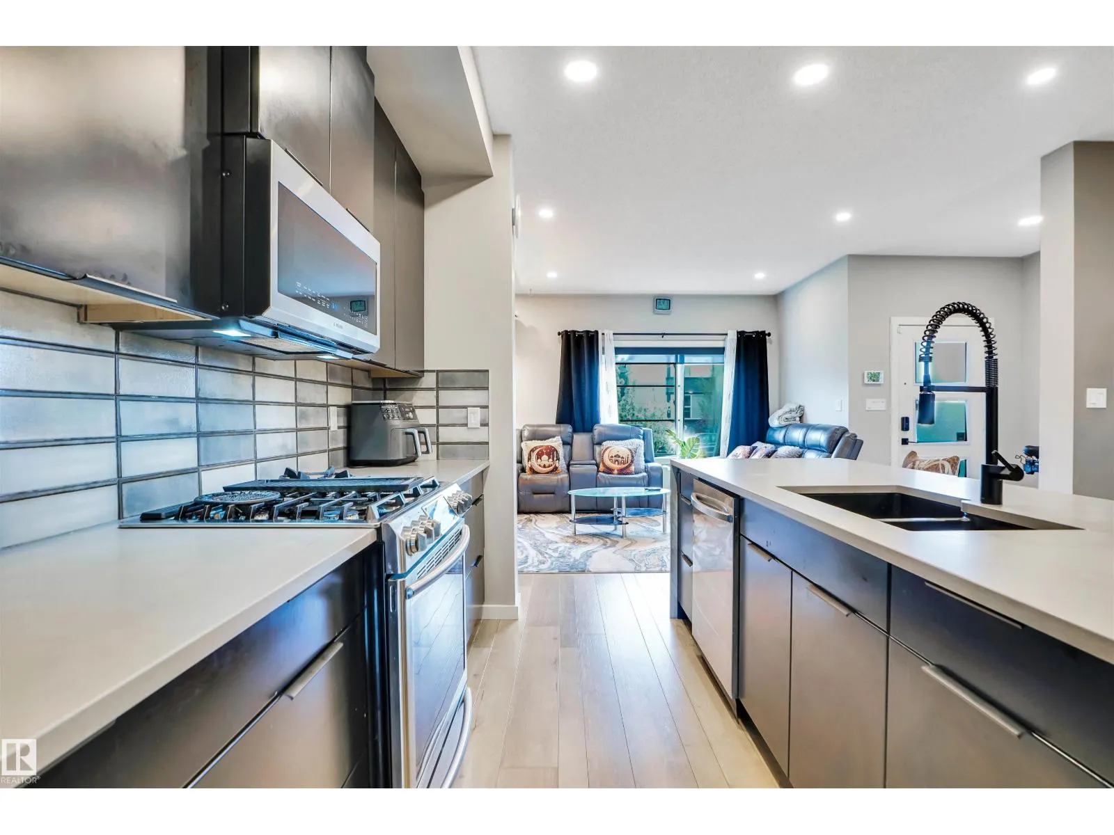 266 CHARLESWORTH DR SW