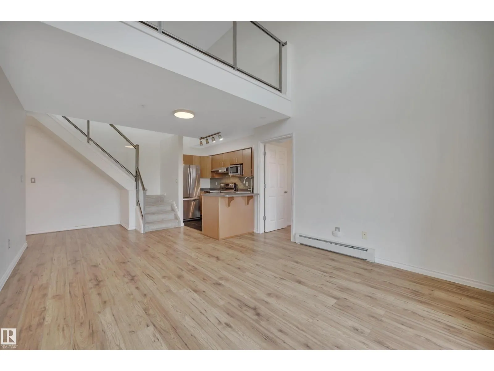 #408 10118 95 ST NW