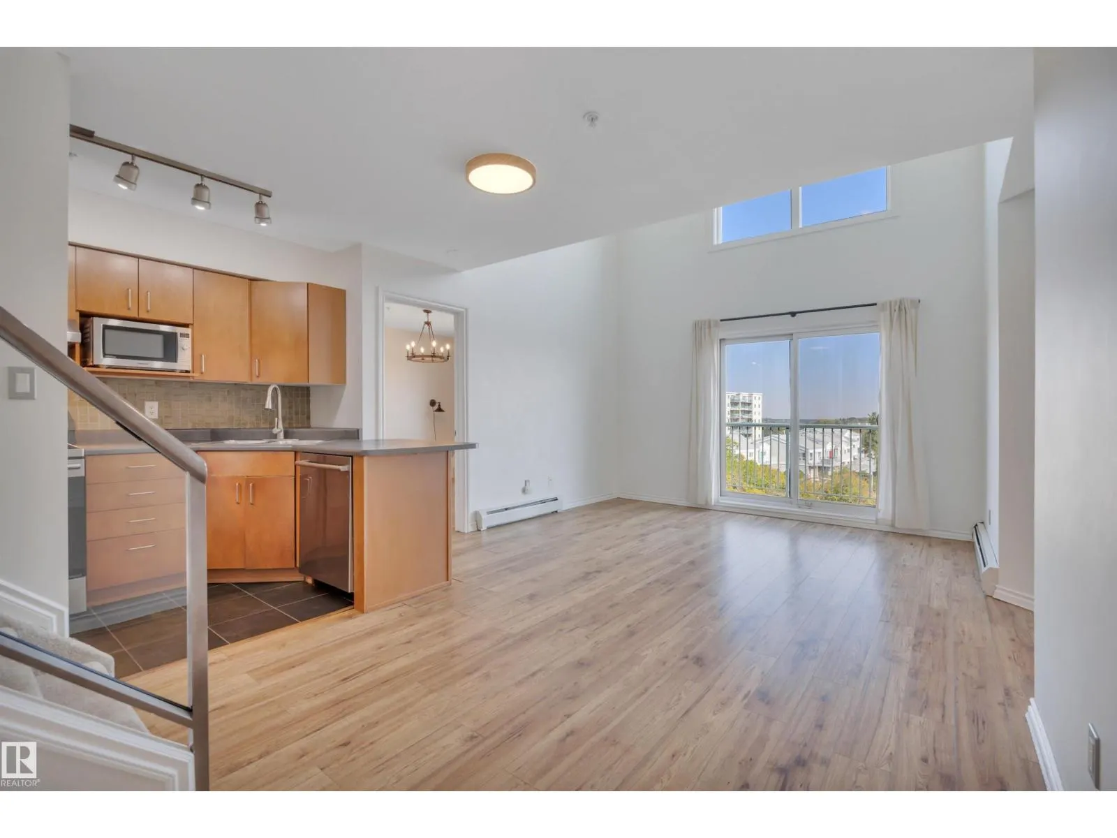 #408 10118 95 ST NW