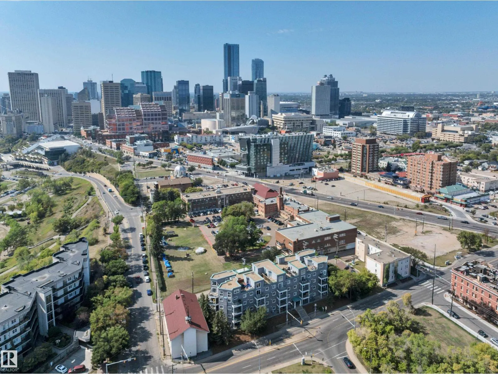 #408 10118 95 ST NW