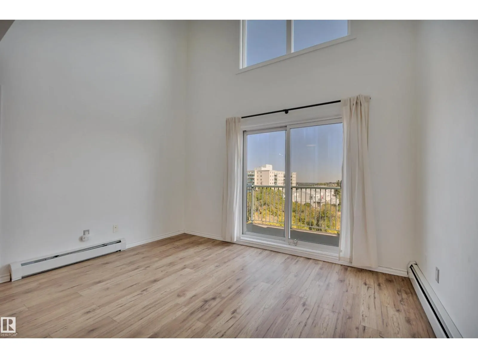 #408 10118 95 ST NW