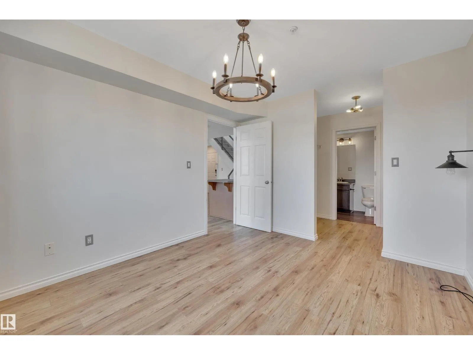 #408 10118 95 ST NW
