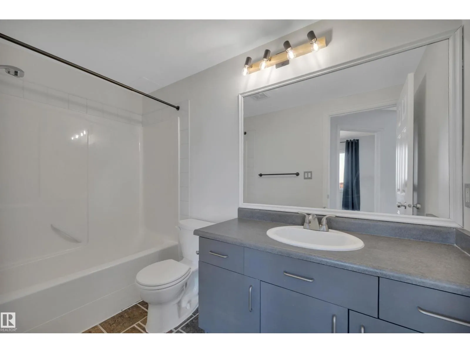 #408 10118 95 ST NW